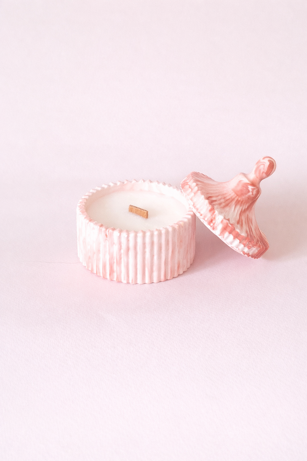 Świeca sojowa " Marmur Ember"-świeca sojowa w szkatułce